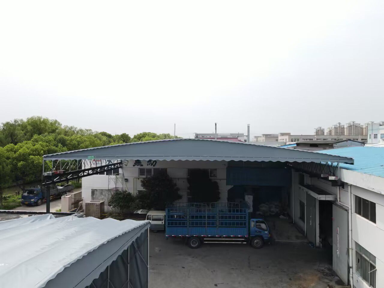 平川电动推拉雨棚